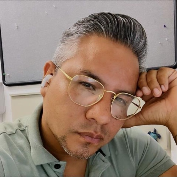 Meet your Posher, Carlos - Picture 1 of 1